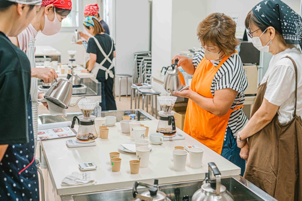 教室で抽出したコーヒー